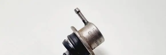 Audi A3 S3 8L Fuel pressure regulator 037133035H