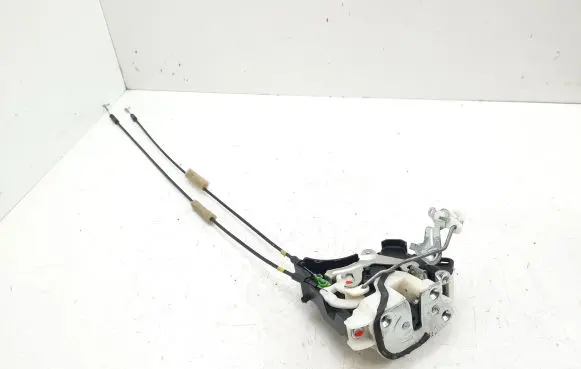 Mitsubishi Lancer VIII Front door lock