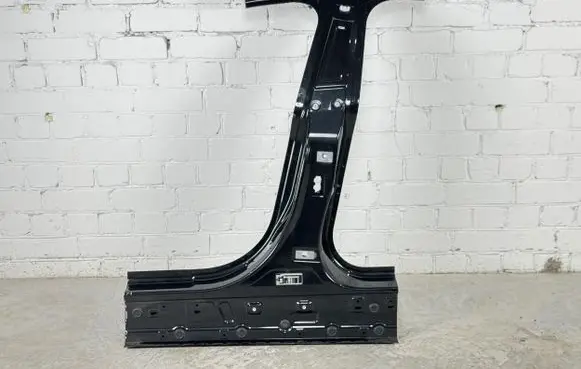 BMW i4 Pillar (middle)