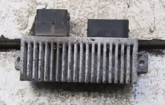 Nissan X-Trail T32 Glow plug pre-heat relay 8200558438