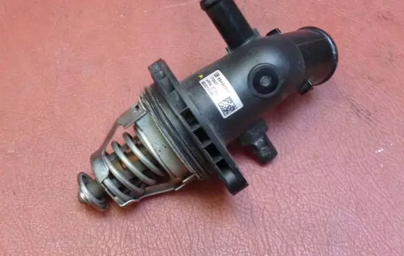 Thermostat/thermostat housing
