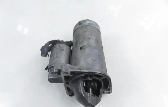 Opel Zafira B Starter motor