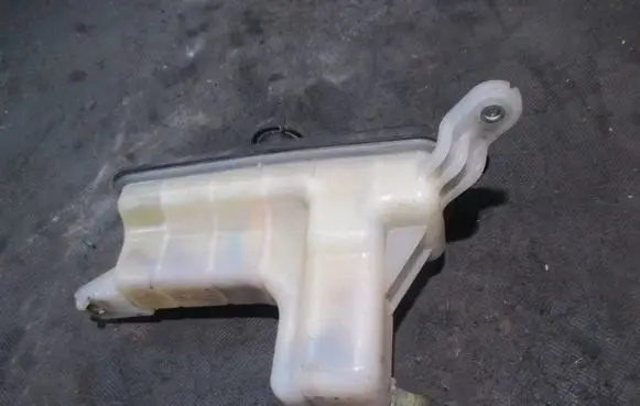 Toyota RAV 4 (XA20) Coolant expansion tank/reservoir 