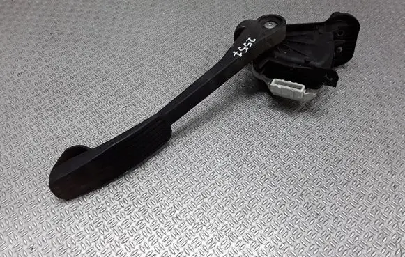 Volvo V70 Accelerator throttle pedal 30683516