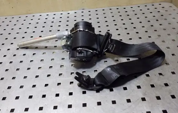 Volvo XC70 Rear seatbelt 39821977