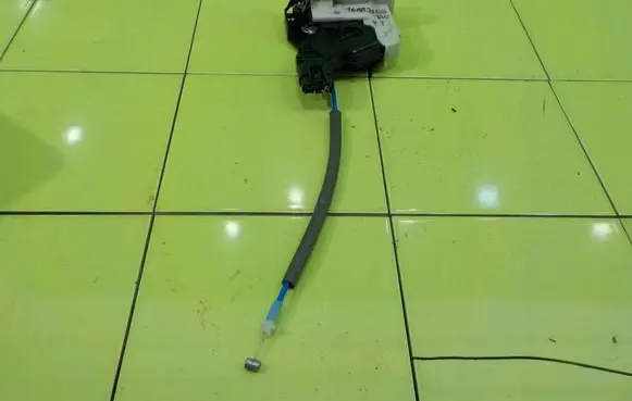 KIA Rio Front door lock 