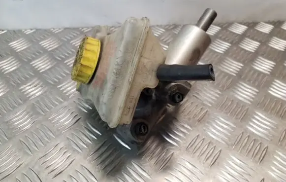 Master brake cylinder