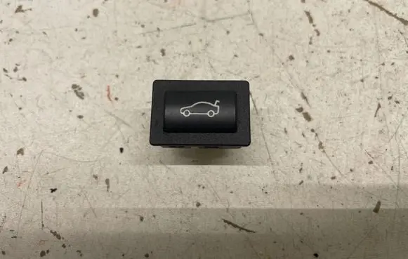 BMW 5 E60 E61 Tailgate opening switch 6921846