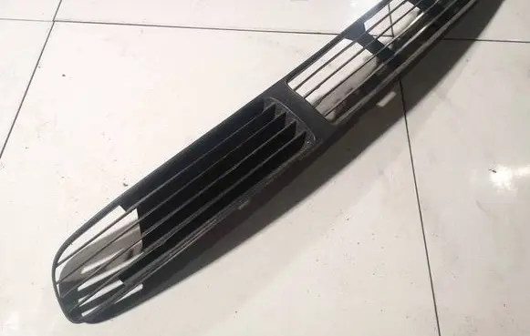 Volkswagen PASSAT B5 Front bumper lower grill 3B0853677A