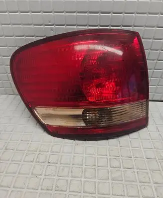 Toyota Avensis Verso Rear/tail lights 7652