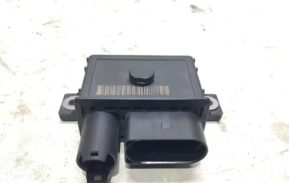 BMW 5 E60 E61 Glow plug pre-heat relay 779800005 0522120102