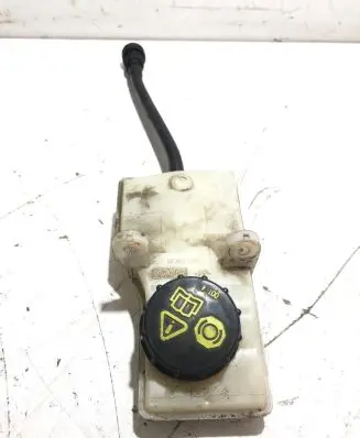 Brake fluid reservoir
