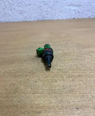Mercedes-Benz C W203 Fuel injector 2710780549 F4921
