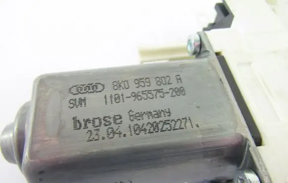 Audi A4 S4 B8 8K Front door window regulator motor 8K0959802A