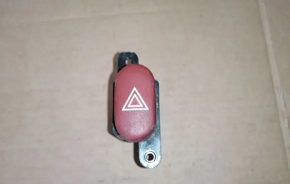 Renault Laguna I Hazard light switch 822955