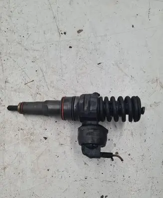 Volkswagen PASSAT B5 Fuel injector 0414720030