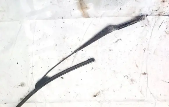 Mercedes-Benz ML W163 Front wiper blade arm