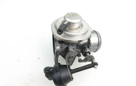 Skoda Fabia Mk1 (6Y) EGR valve 038131501M
