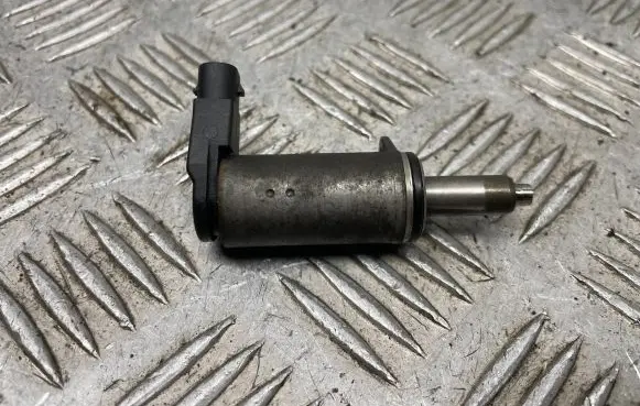Audi A4 S4 B8 8K Camshaft vanos timing valve 06H103697A