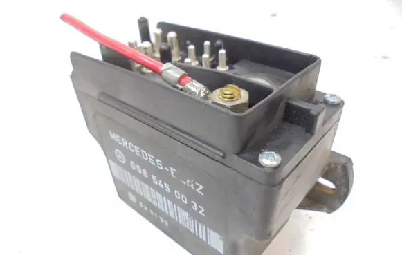 Mercedes-Benz Vito Viano W638 Glow plug pre-heat relay 0085450032
