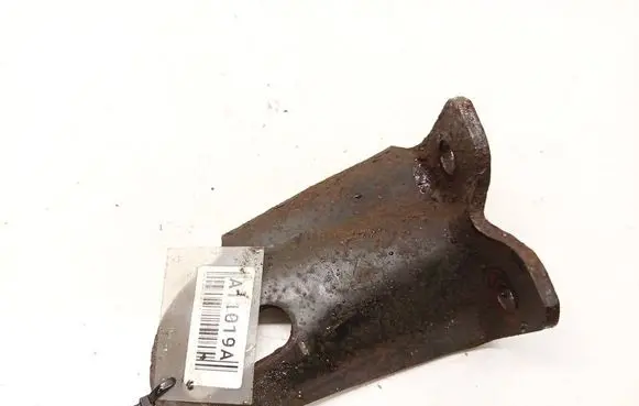 Toyota Avensis T270 Engine mounting bracket 