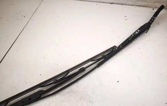 Opel Zafira A Front wiper blade arm 90582558