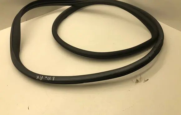 Mercedes-Benz E W212 Front door rubber seal A212697005104