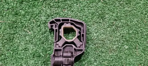 BMW 5 F10 F11 Radiator mount bracket 7575247