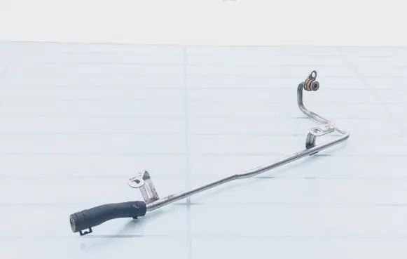 Coolant pipe/hose