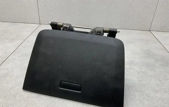 Volkswagen Golf Sportsvan Glove box 