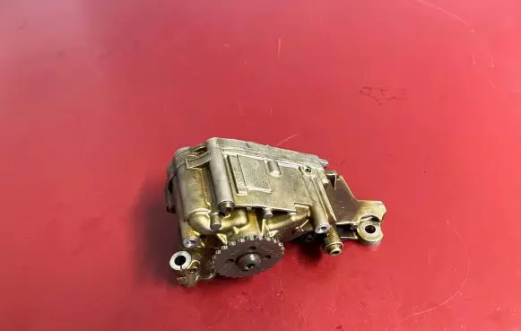 BMW X3 F25 Oil pump 7613549