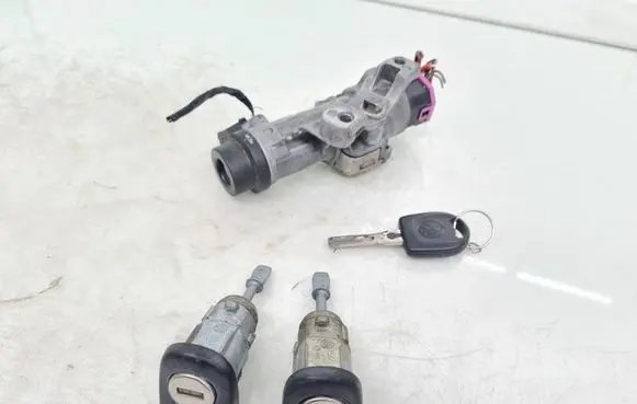 Volkswagen Fox Ignition lock 4B0905851N 6Q0837167 6Q0837168