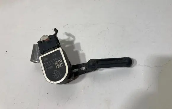 BMW M5 F90 Headlight/headlamp level sensor 687000001 25916010