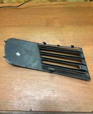 Seat Ibiza III (6L) Front grill 6L0853665