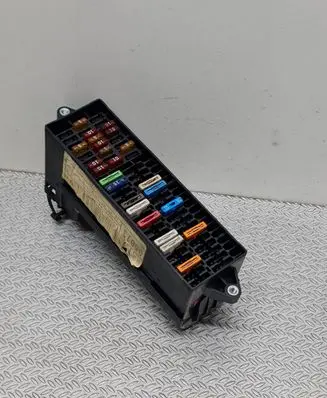 Volkswagen Golf V Fuse module 1T1937615A