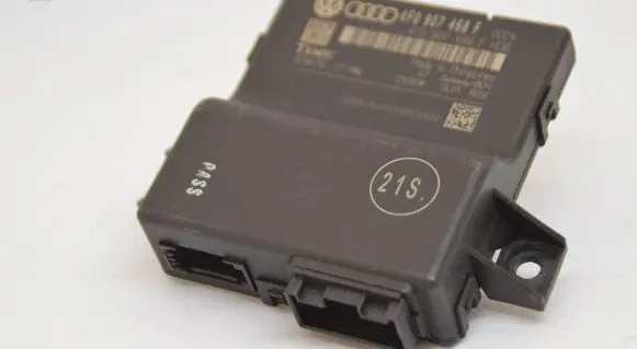 Audi A6 S6 C6 4F Gateway control module 4F0907468F