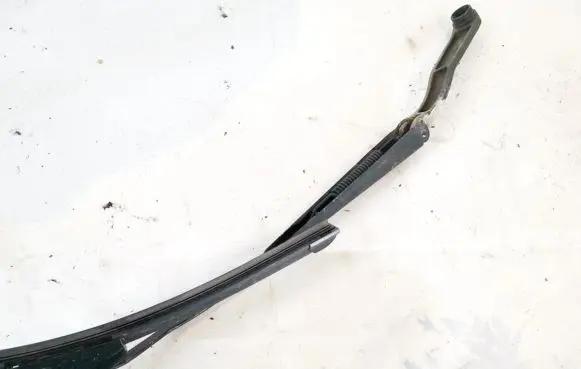 Subaru Forester SF Front wiper blade arm 35653ld 35653-ld