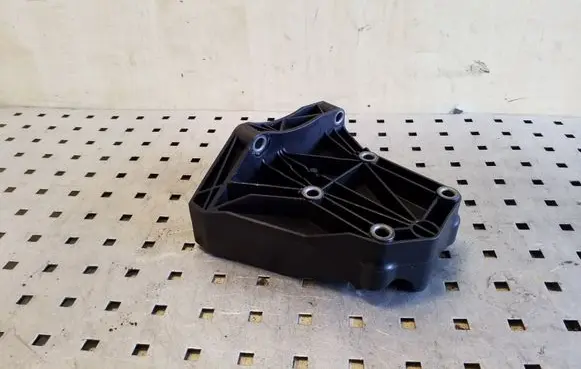 BMW X3 E83 A/C compressor mount bracket 779220203