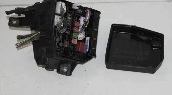 Toyota Yaris Fuse module 8266252590