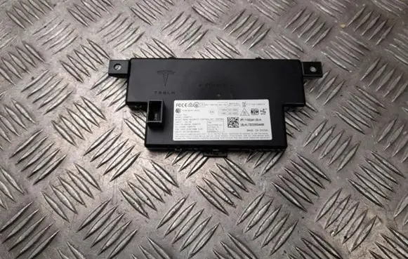 Tesla Model 3 Keyless (KESSY) go control unit/module 110024100H