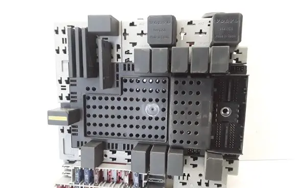 Volvo V70 Fuse module 08696040 08696098
