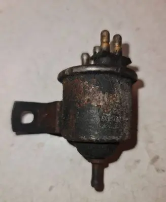 Audi A6 S6 C4 4A Valve vacuum 72123900