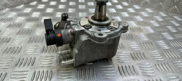 BMW 5 F10 F11 Fuel injection high pressure pump 781069604 0445010517