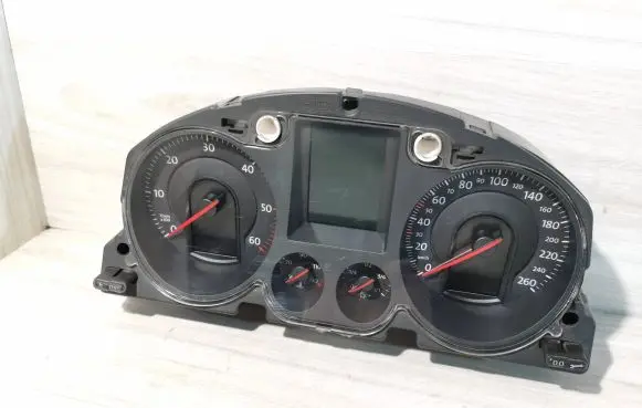 Volkswagen PASSAT B6 Speedometer (instrument cluster) 3C0920871 X00060