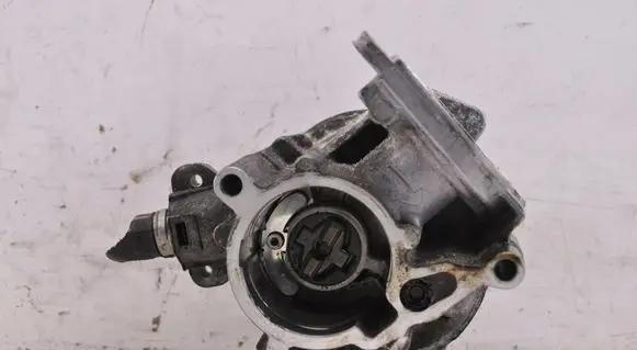 Audi Q5 SQ5 8R Vacuum pump 06J145100G