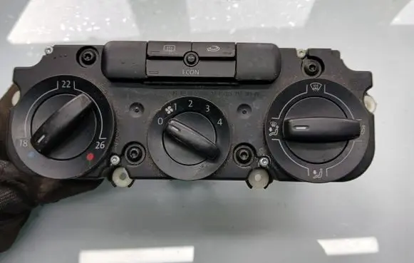 Volkswagen Golf V Climate control unit 1CF74730900 53701