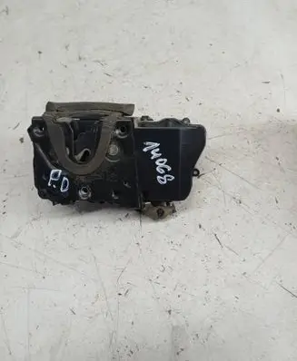 Peugeot 607 Front door lock 