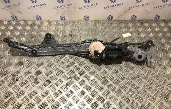 BMW 7 E38 Front wiper linkage and motor 8352015 61618352015