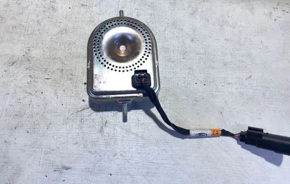 Ford Mustang VI Horn signal GR3T19N217AD