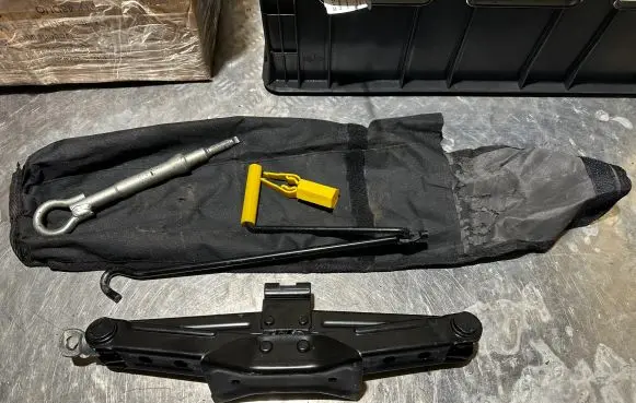 Citroen C4 II Tool set 